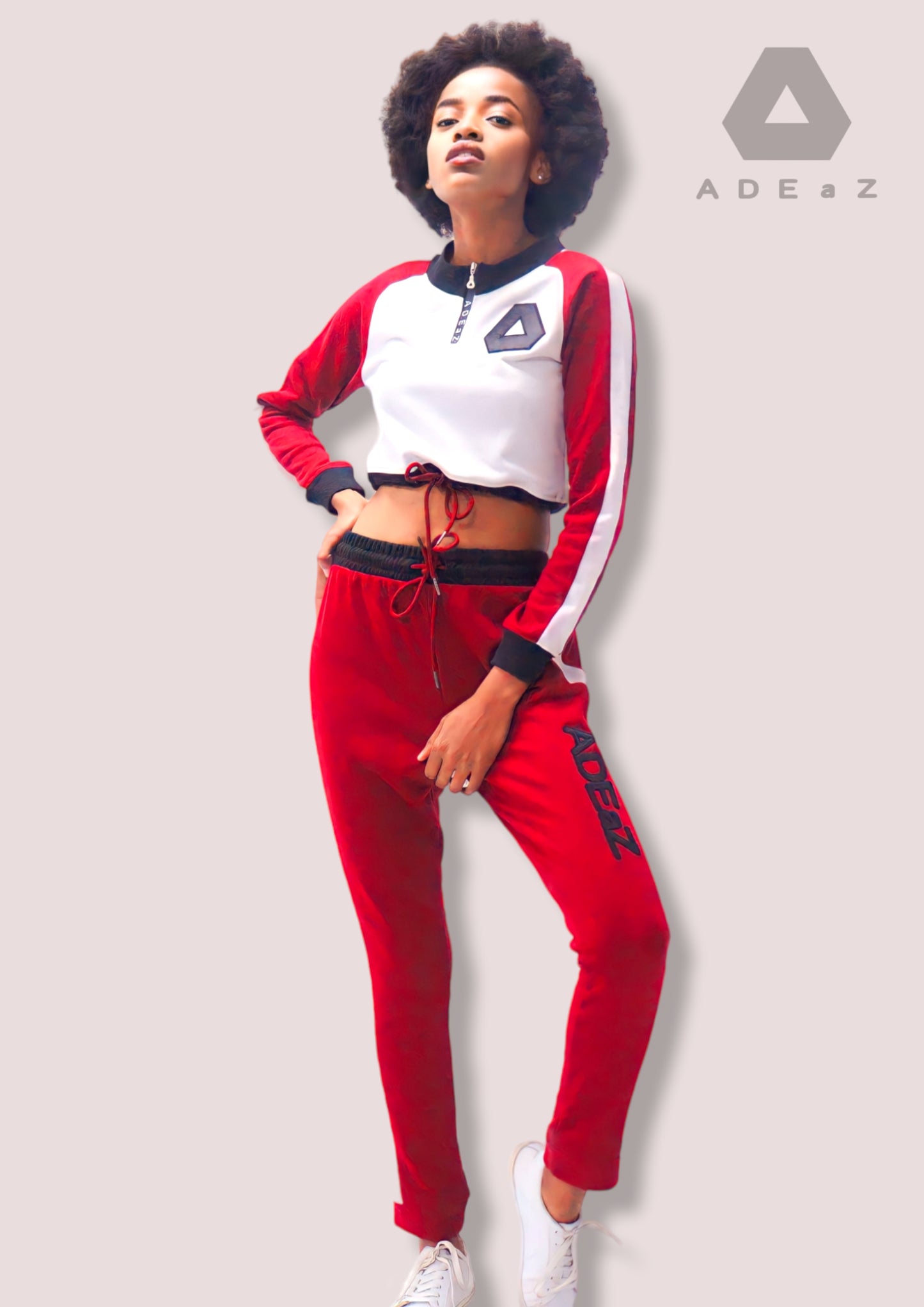 Ladies Fleece Fitted Jogger: Cozy and snug-fitting jogger pants for women, made from fleece material.