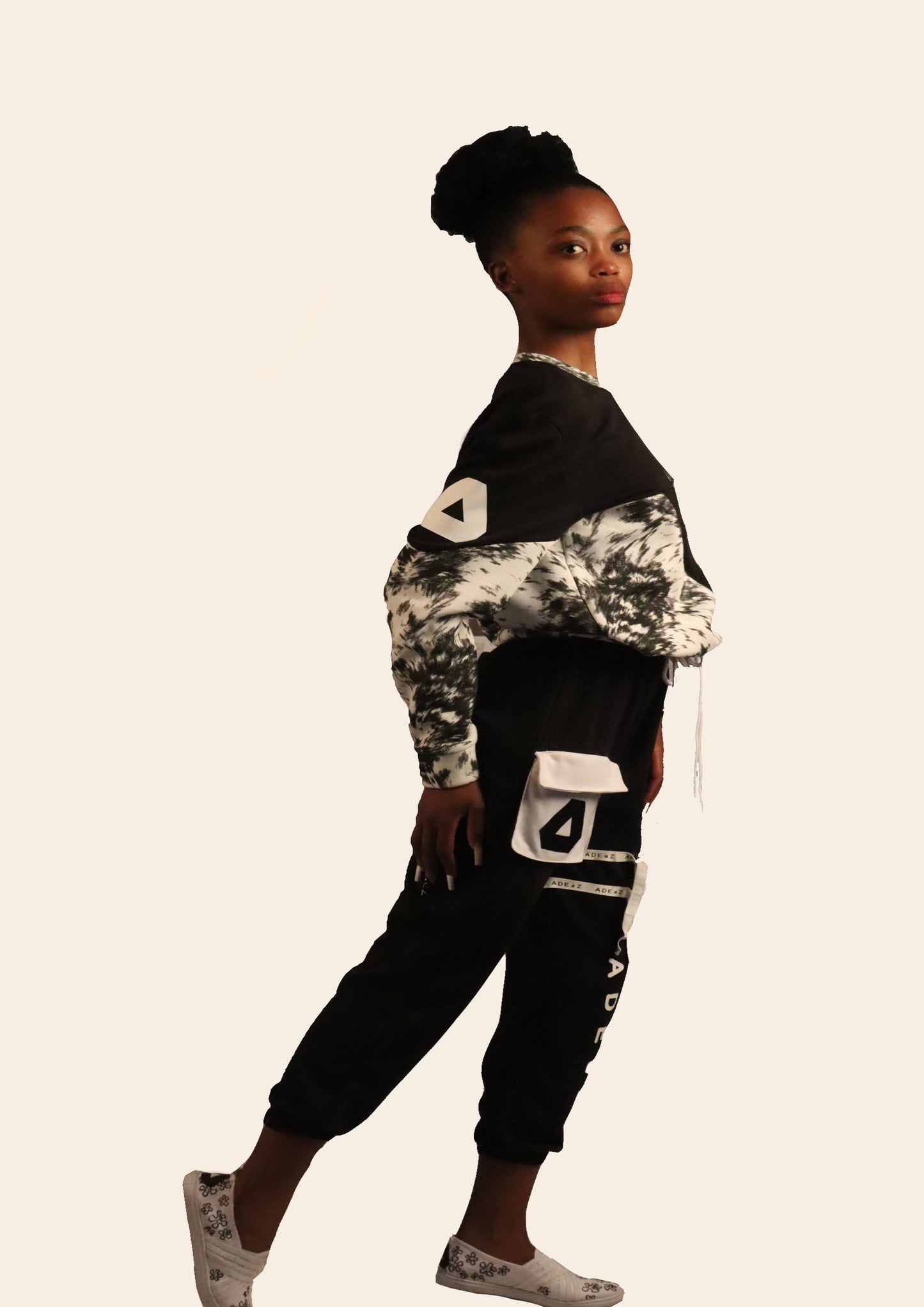 Soft fleece wolf sweater for women featuring a captivating wolf design.