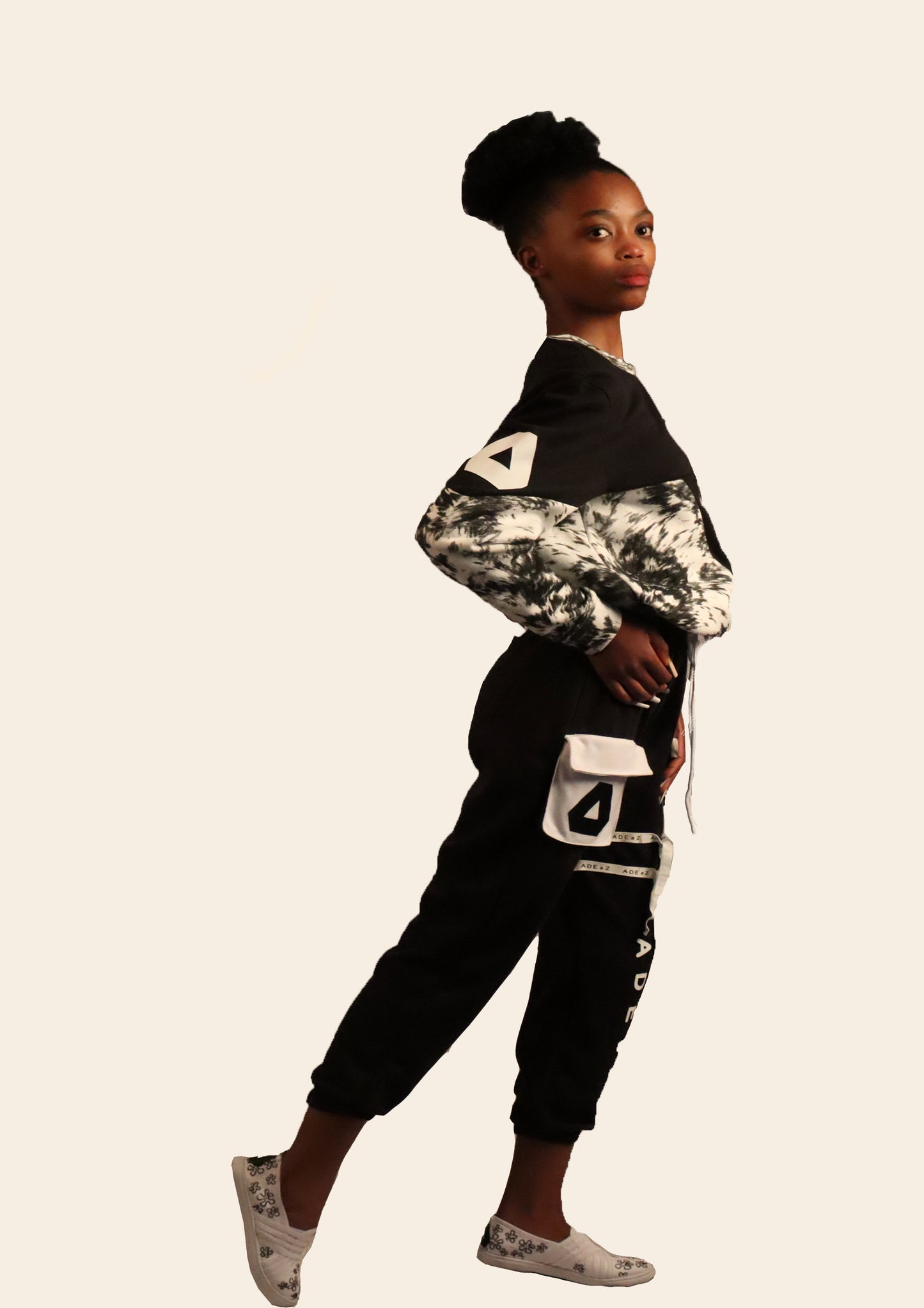 Soft fleece wolf sweater for women featuring a captivating wolf design.